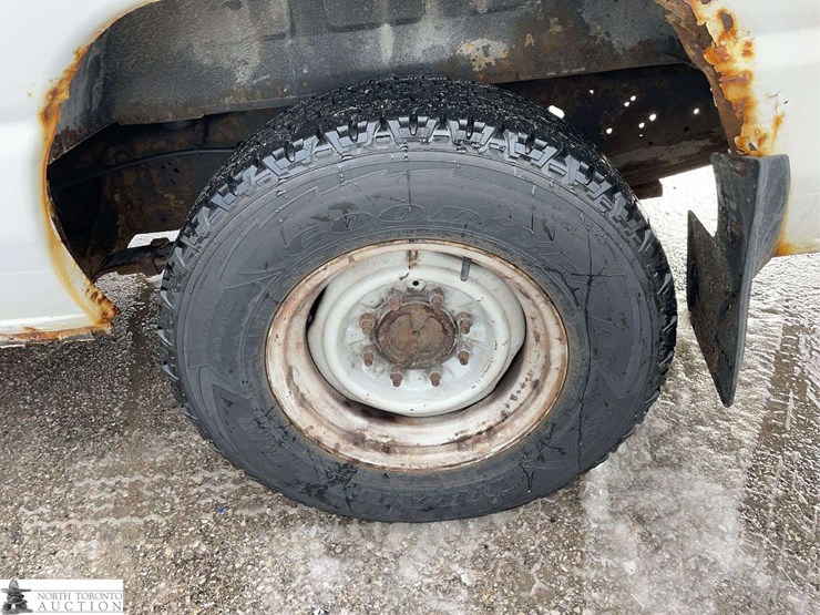 2010-ford-cargo-image-18