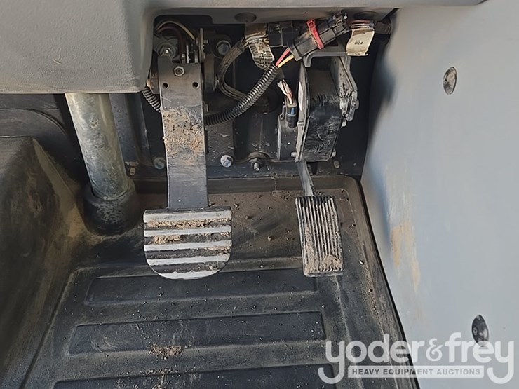 2022-deere-260e-image-126