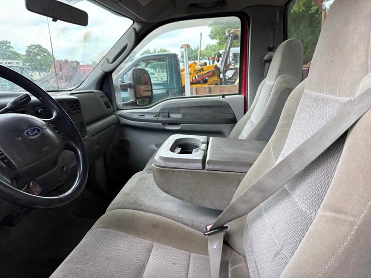 2003-ford-f550-image-21