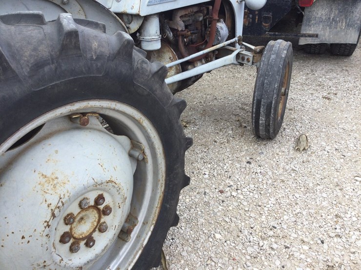 1949-ford-tractor-image-10