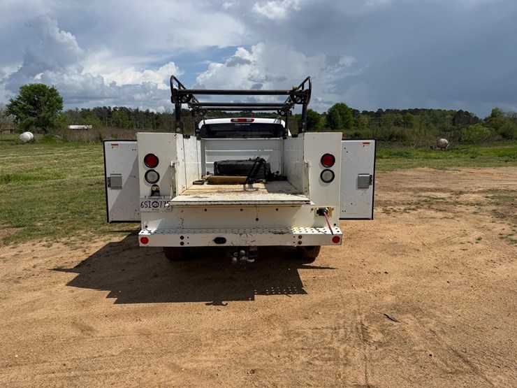 2013-chevrolet-silverado-2500-image-4