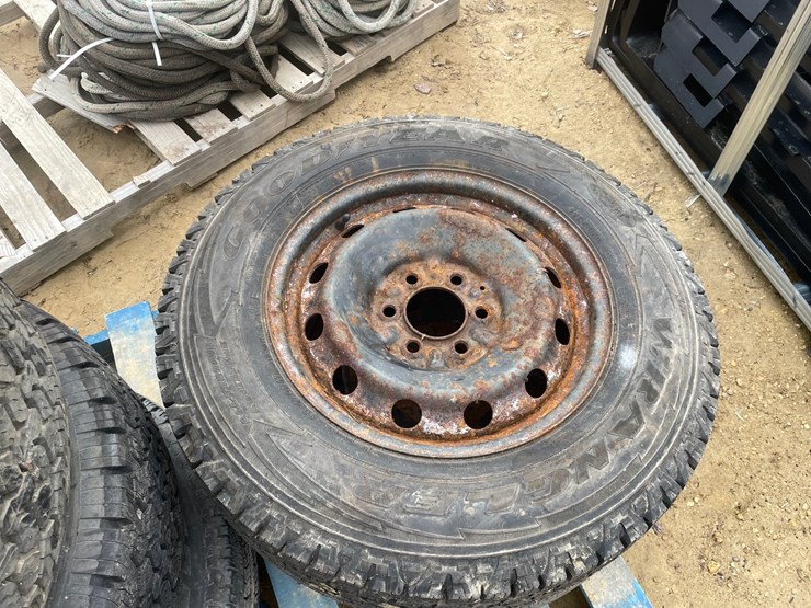 #3927-•-(6)-spare-rims-and-tires-image-3