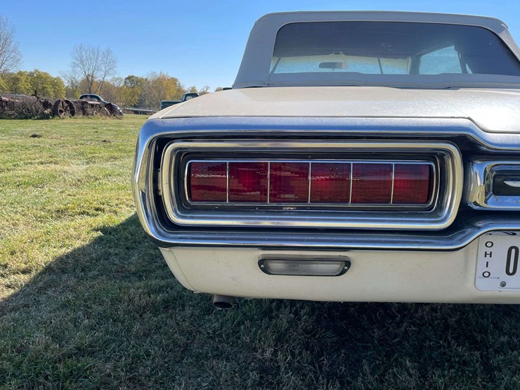 1965-ford-thunderbird-image-35