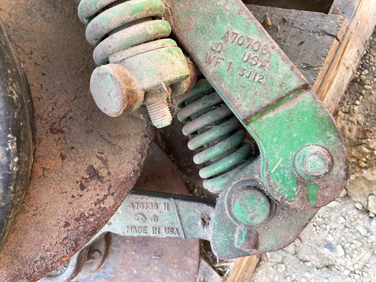 #3956-•-(12)-john-deere-single-disc-culters-image-24