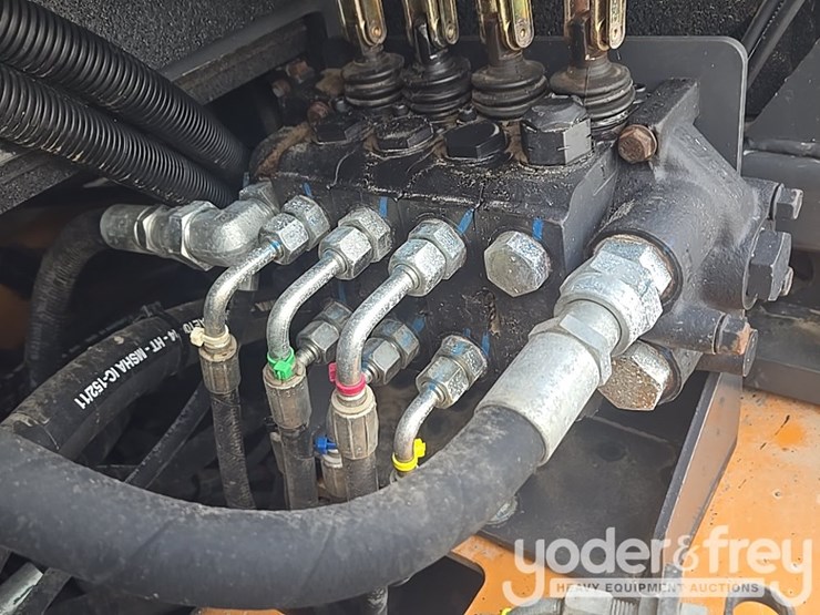 2016-case-750m-image-71