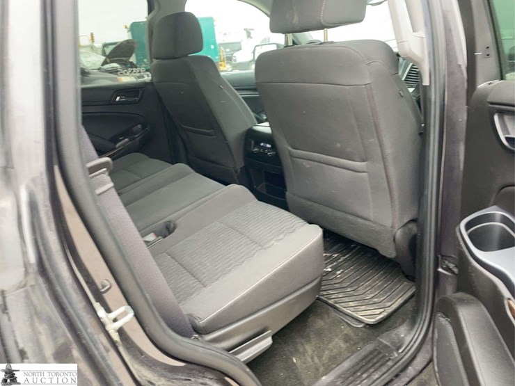 2017-chevrolet-tahoe-image-19