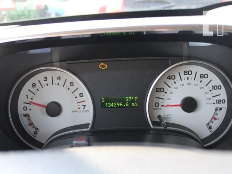 2010-ford-explorer-xlt-image-9