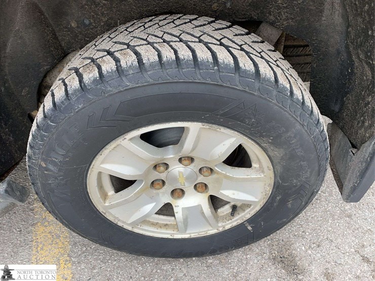 2017-chevrolet-tahoe-image-22