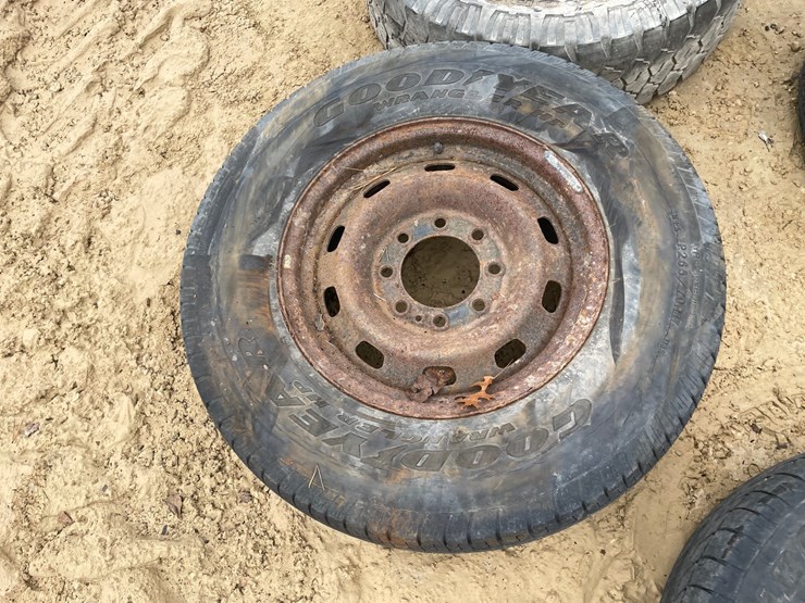 #3926-•-(6)-spare-rims-and-tires-image-25