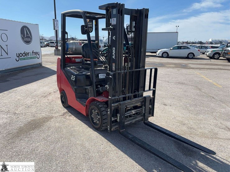 2023-hangcha-25-5000-lbs-forklift-image-3