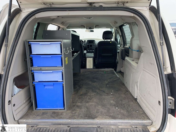 2010-dodge-grand-caravan-image-18