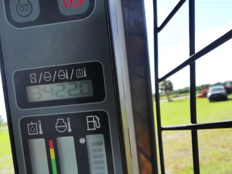 2015-case-tr320-image-15