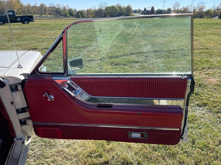 1965-ford-thunderbird-image-66