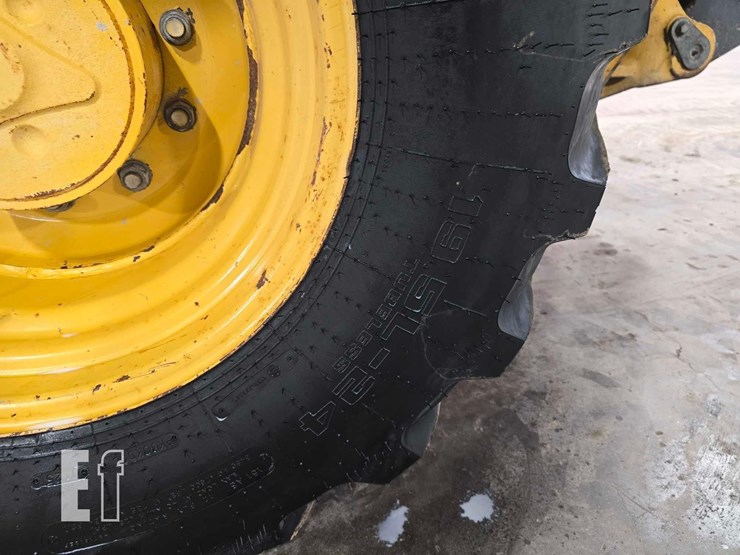 2011-deere-310sj-image-33