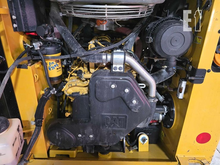 2020-caterpillar-249d-image-18