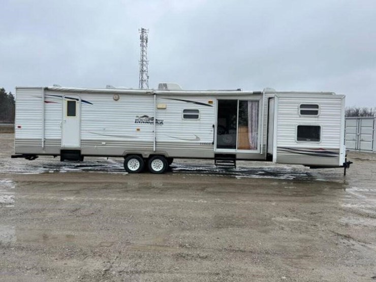 2010-gulf-stream-innsbruck-supreme-lodge-40tbs-t/a-image-5