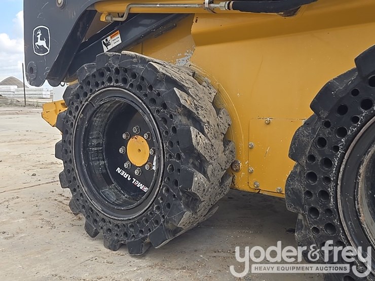 2011-deere-328d-image-14