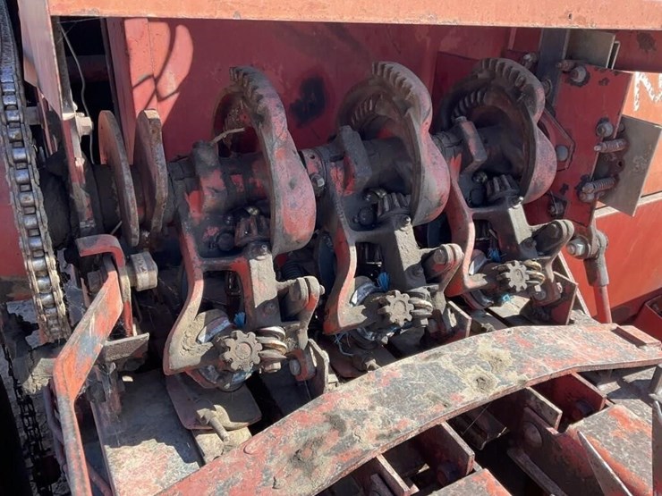 new-holland-500-image-15