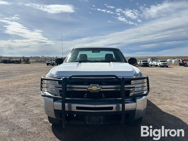 2010-chevrolet-silverado-2500-image-2