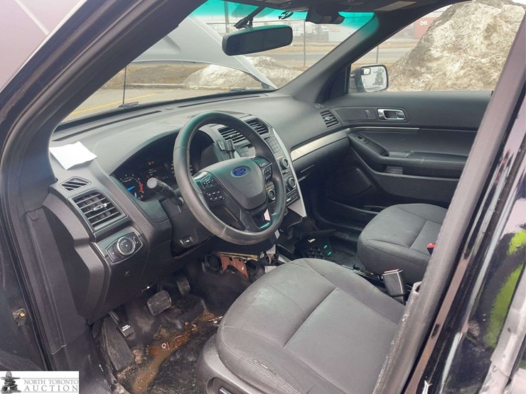 2017-ford-explorer-image-11