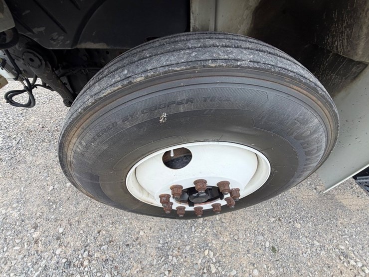 2009-international-durastar-4300-image-2