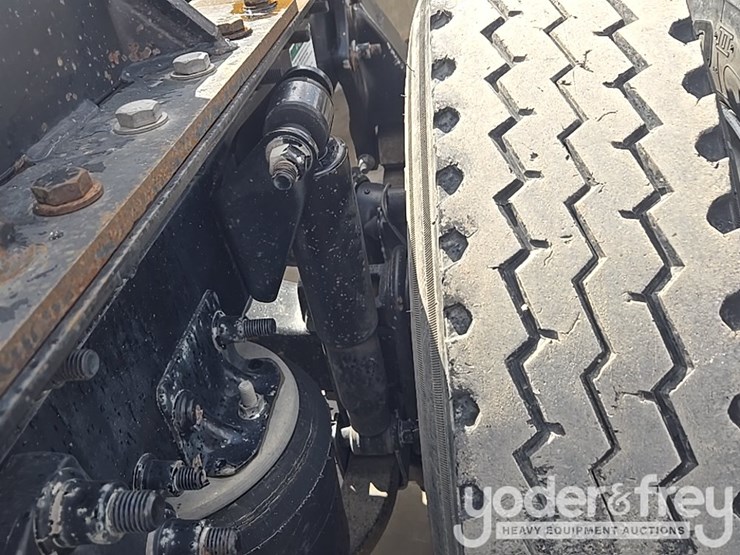 2012-freightliner-cascadia-125-image-26