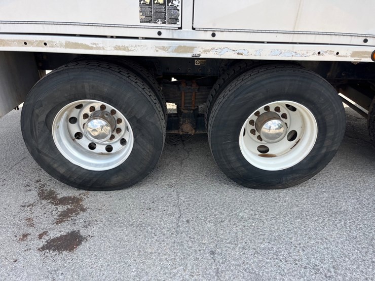 2020-kenworth-t880-image-14