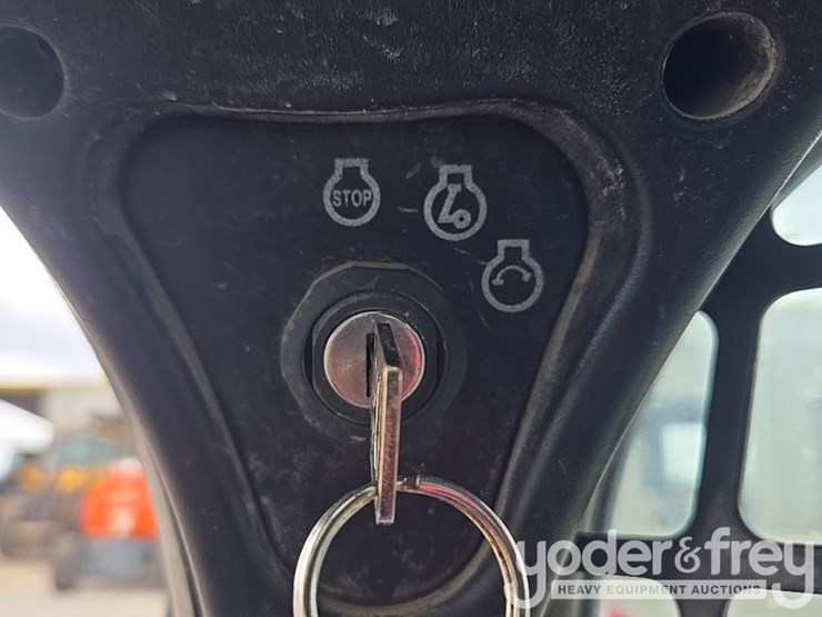 2021-bobcat-t740-image-100