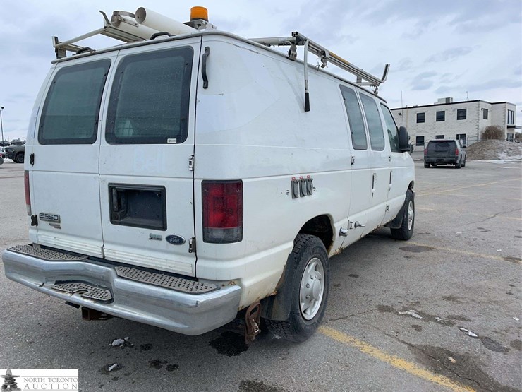 2012-ford-cargo-image-5