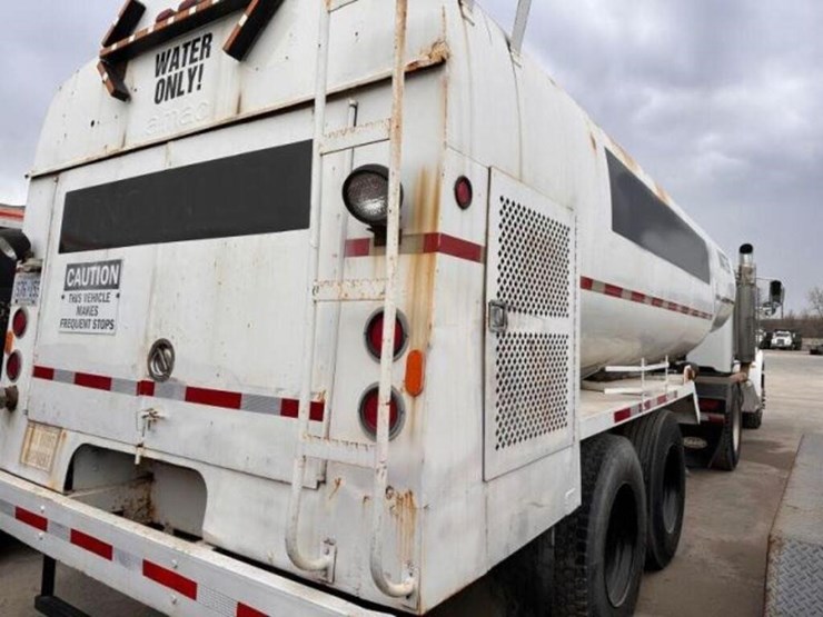 2008-peterbilt-335-image-4