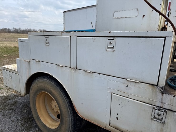 #31721-•-1989-mack-r690t-single-axle-fuel-truck-image-36