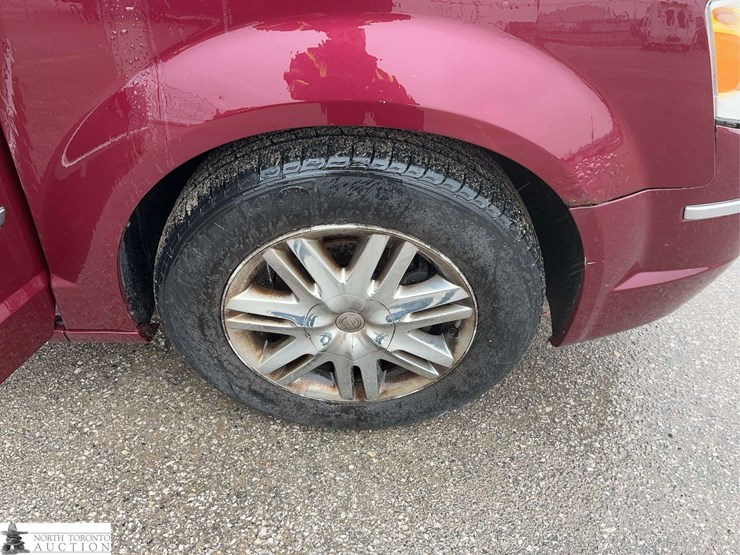 2008-chrysler-town-&-country-image-21