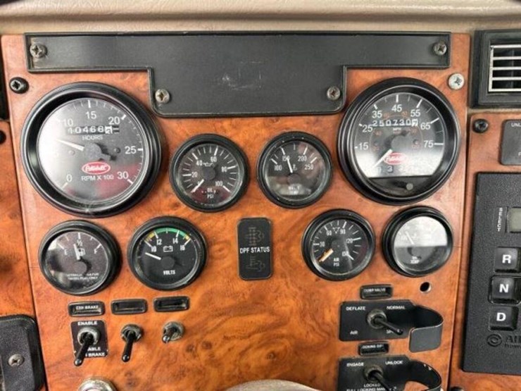 2008-peterbilt-335-image-24