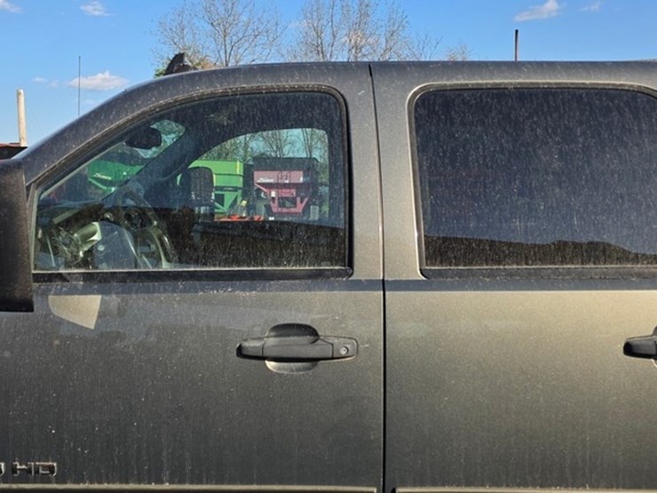 2011-chevrolet-2500-image-12