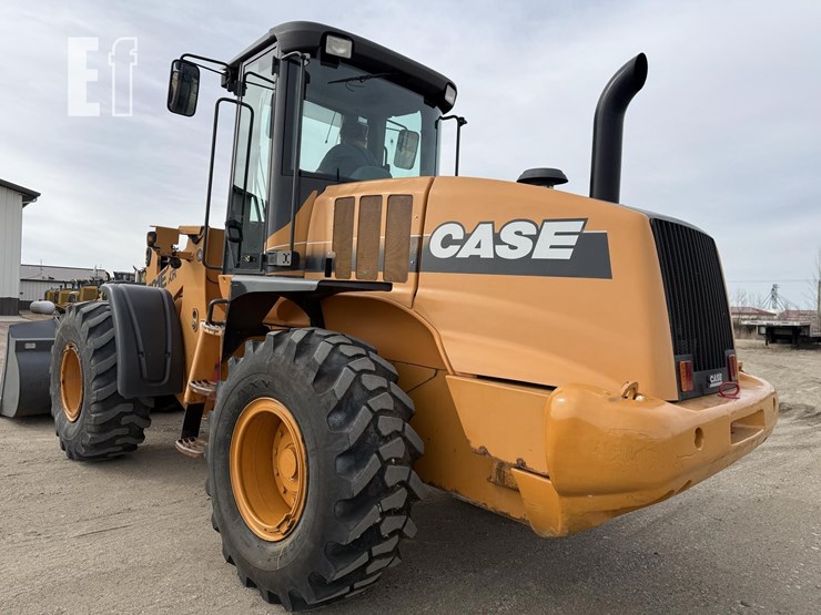 2010-case-721e-image-17