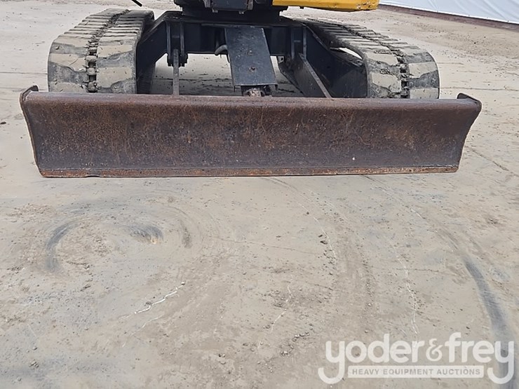 2022-deere-26g-image-28