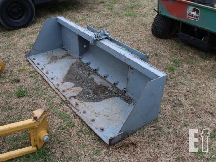 #1106-78"-skid-steer-bucket-with-tow-hook-on-quick-image-3