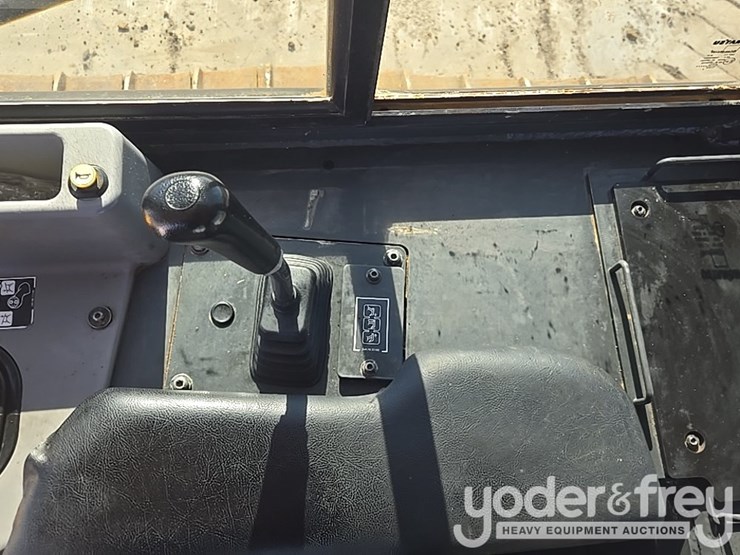 2023-komatsu-d61px-24-image-70