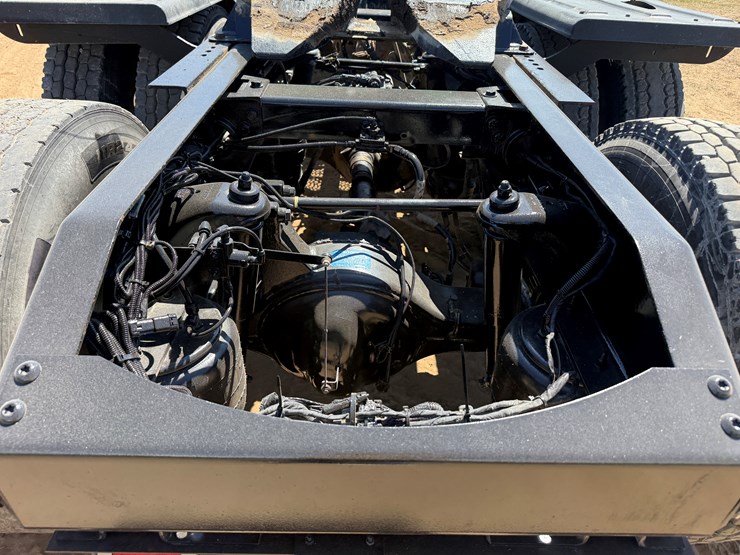 2020-peterbilt-367-image-14