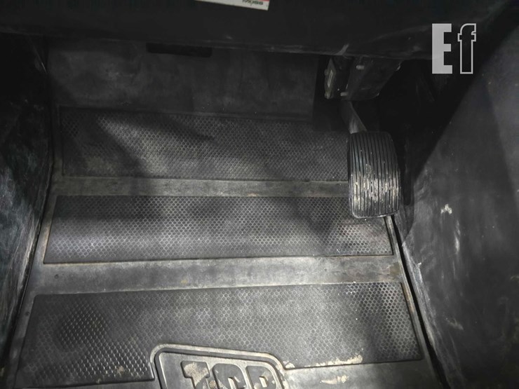 2021-jcb-3ts-8t-image-14