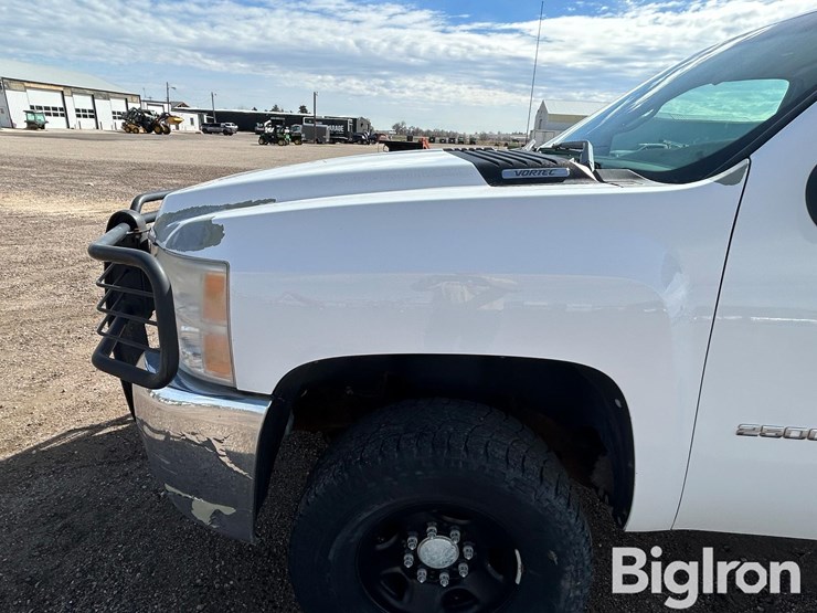 2010-chevrolet-silverado-2500-image-16