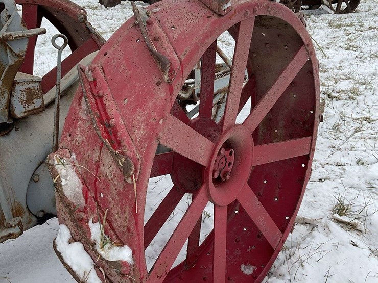 fordson-with-mounted-plow-image-14