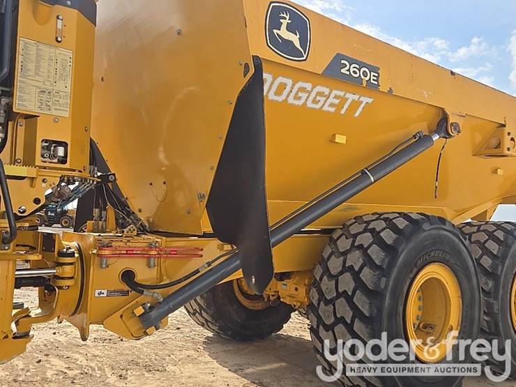 2022-deere-260e-image-23