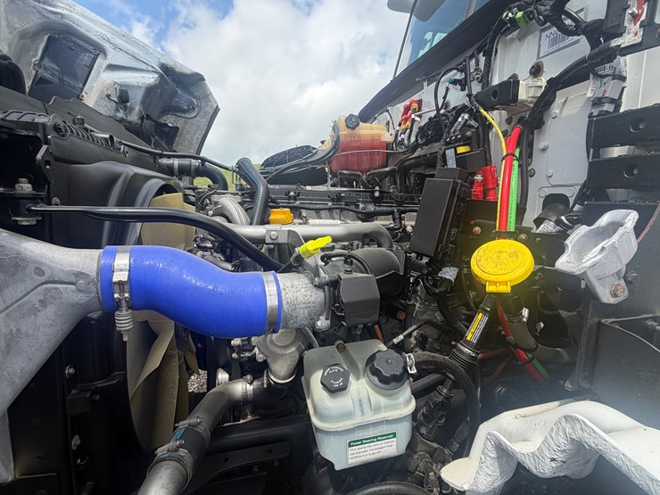 2022-western-star-4700-image-9