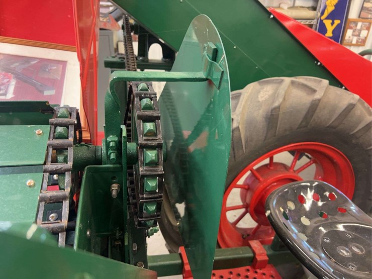 1927-fordson-with-continental-corn-picker-image-45