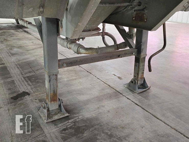 40-foot-pneumatic-tank-trailer-image-12