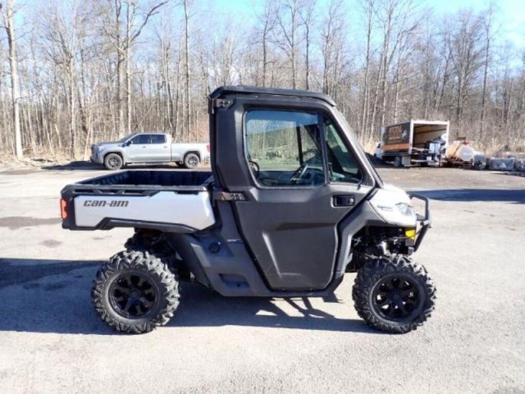 2021-can-am-defender-limited-hd10-4x4-side-by-side-image-4