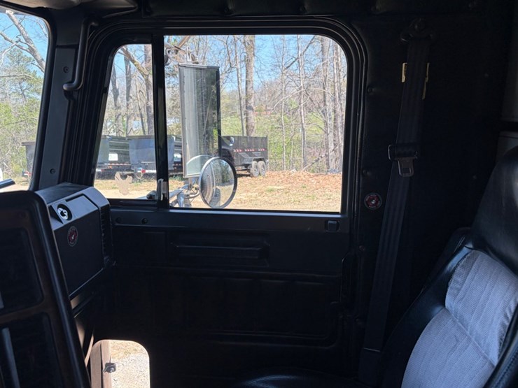 #31724-•-1997-freightliner-tandem-axle-flatbed-entertainmen-image-17