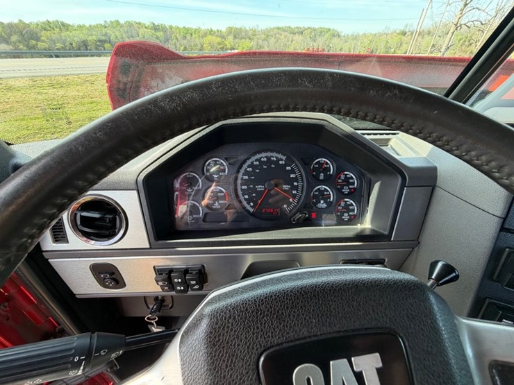 #31771-•-2015-caterpillar-tandem-axle-truck-tractor-image-20