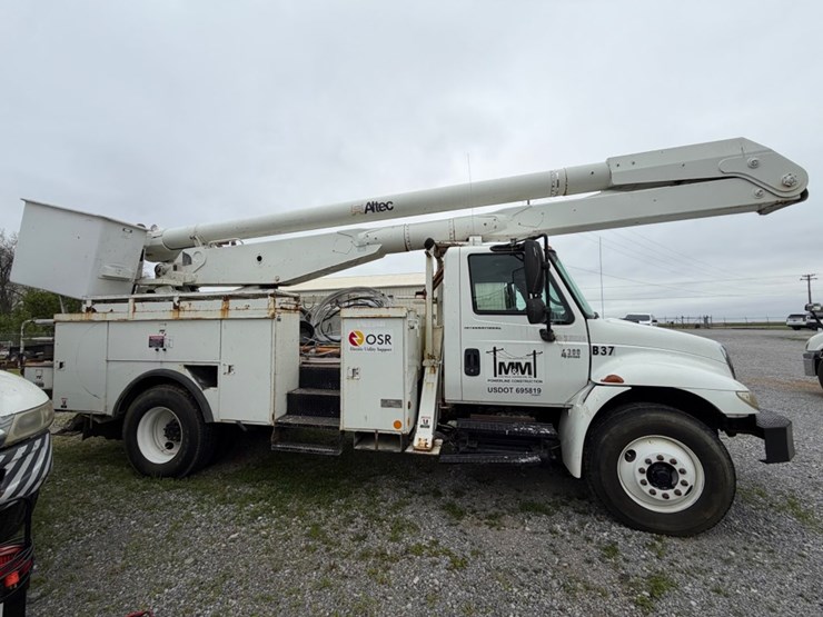 2004-international-durastar-4300-image-10
